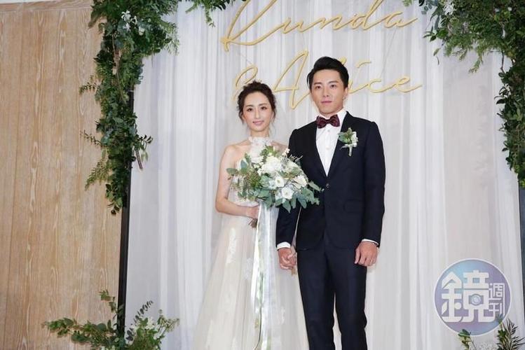 柯佳嬿结婚「宣布今晚就做人」老公羞笑 婚礼迟到半小时「承认自己