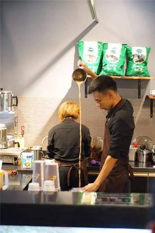 系佛山饮过最马来西亚的拉茶买一送一!配上法国帅哥手工甜点!