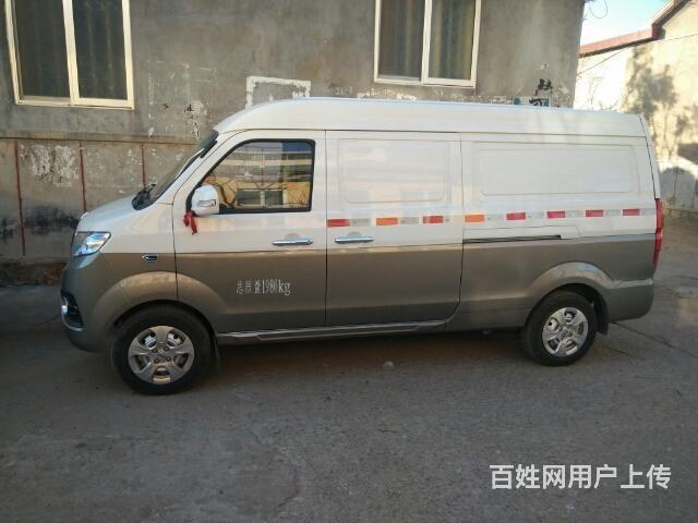 小型封闭式面包车货车 第1页