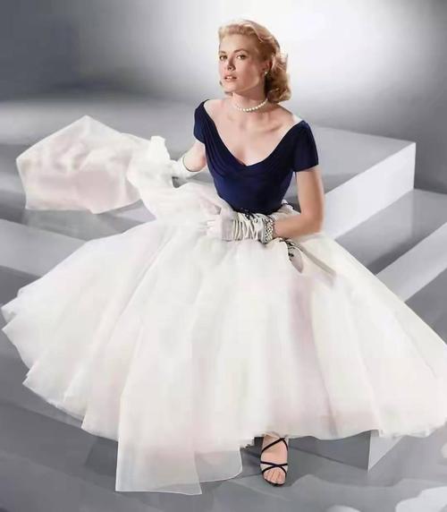 摩纳哥王妃格蕾丝·凯利经典礼服造型:优雅与复古并存