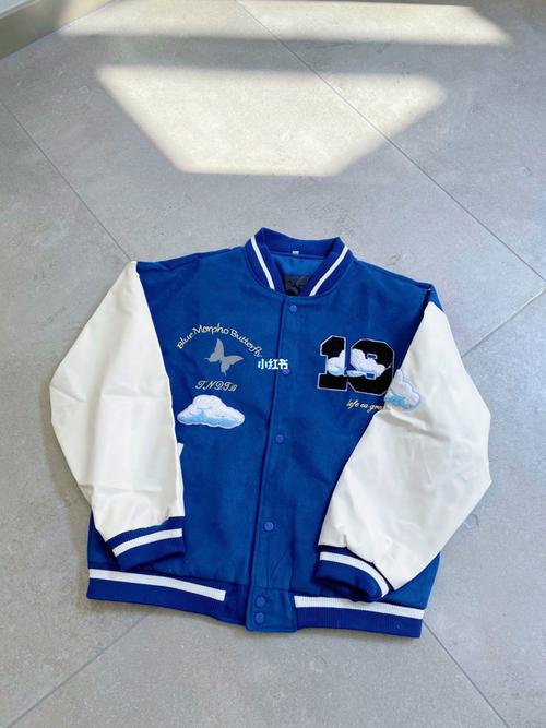 tourniquet 蓝天白云情侣棒球服_棒球服_肩宽_潮人_穿搭_双面呢_时尚