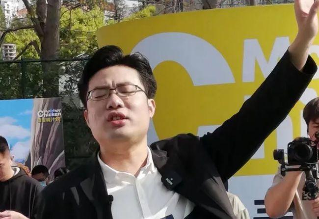 大司马大学演讲受热捧,却因"中专学历"引发争议,老粉发声力挺