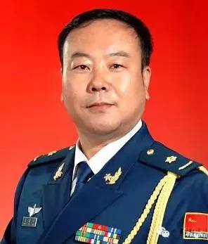 空军《航空杂志》编审,中国作家协会会员,中国书法家协会会员:王国祥
