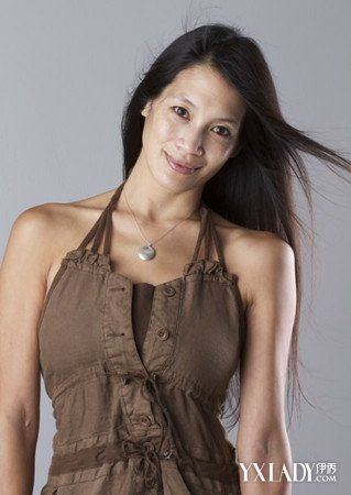 郑佩佩三个女儿照片曝光 小女儿原子鏸最为出色