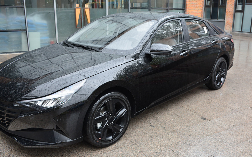 现代伊兰特黑色漂亮家用15l动力够用cvt平顺省油