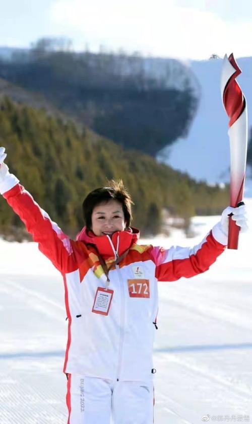 中国首位滑雪世界冠军郭丹丹很荣幸能以火炬手身份参加冬奥会