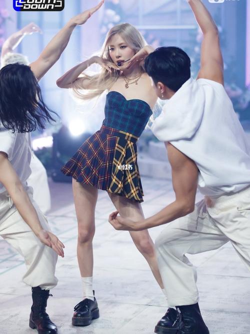 朴彩英_rose朴彩英_腿型