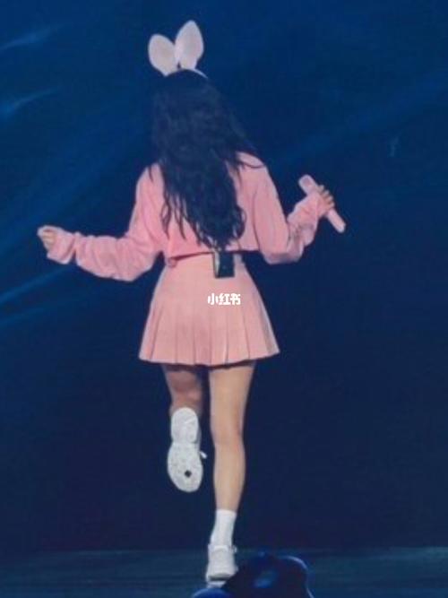 是一个让人看到背影就很心动的憨憨_jisoo_娱乐_明星
