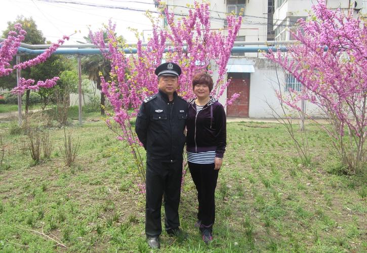 唐红艳和她的丈夫 图片来源:淮北文明网