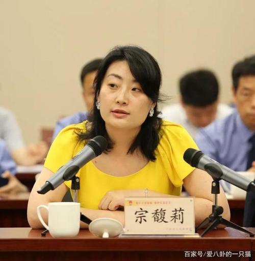 娃哈哈公主宗馥莉,出身富豪之家却从不停止努力,38岁