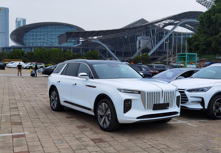 探馆|霸气外漏 新款红旗e-hs9实车曝光 广州车展上市