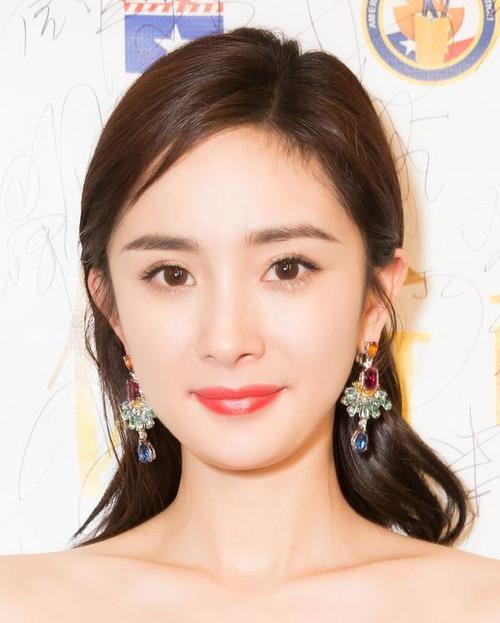 江疏影杨幂脸的年龄和嘴的年龄差5岁 你呢?