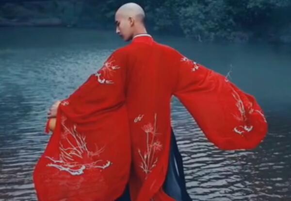 抖音红衣和尚喝酒高清图片大全