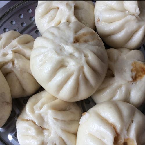 荷半仙不会算卦做的猪肉大葱包子