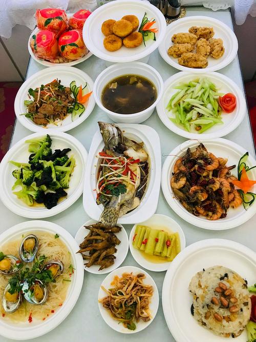 不一样的除夕团圆饭