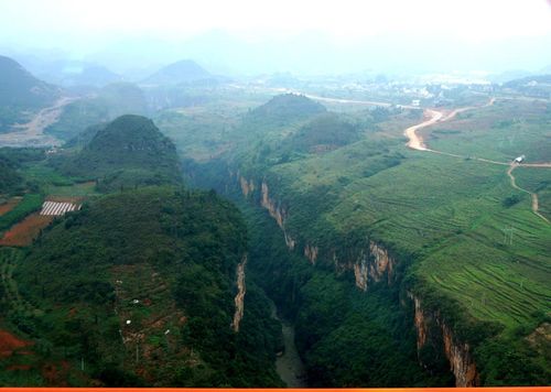 多彩贵州行～黔之痕·马岭河·的峡谷 贞丰 双乳峰