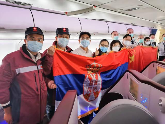 中国援助塞尔维亚专家医疗队受最高礼遇迎接,看他们的