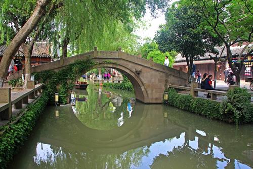 青龙桥,重建于1993年.