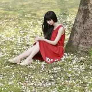 唯美红色长裙女生头像