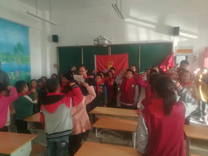 向着理想前进——记良庙小学少先队入队仪式