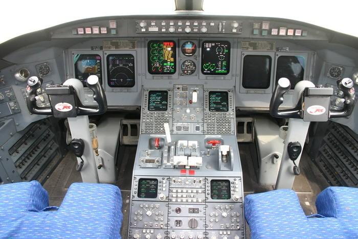 主题:[原创]crj驾驶舱标准像