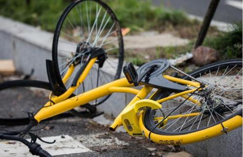 共享单车遭人为破坏 "废铁共享单车"随处可见