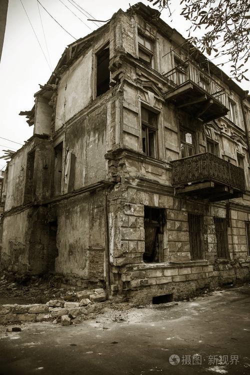 一座古老废弃城市的废墟. 穷人住的破房子.