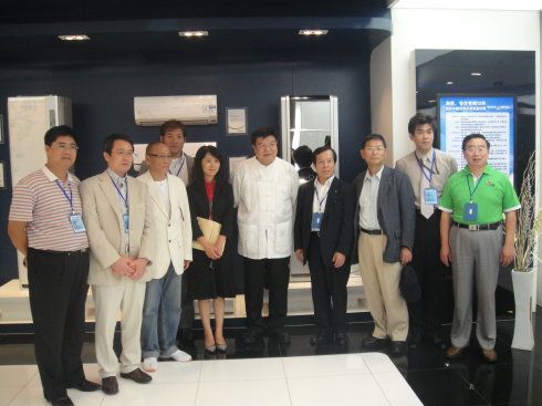 海信集团总裁办公室主任 陈彩霞 亲切接待中日代表团