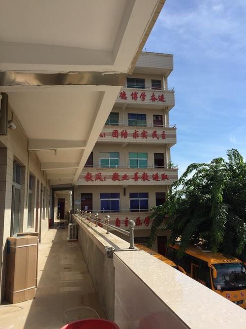东方红小学