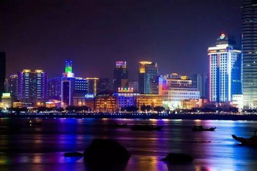 又将游客带入高雅,时尚,动感的艺术之境, 体验金砖厦门魅力夜景