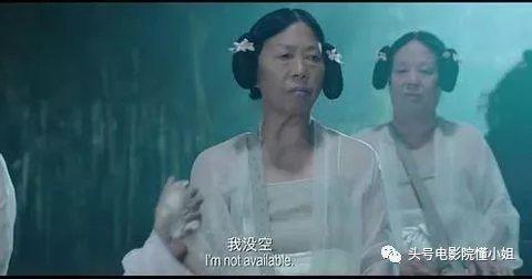 周星驰搂着女演员张美娥拍照 《美人鱼2》不能少了她