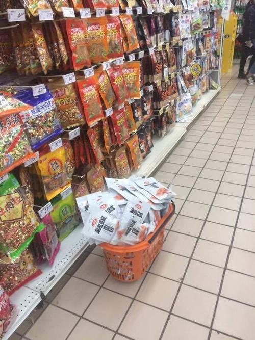 卫龙食品表示全国范围乐天玛特渠道已按程序陆续下架,并且今后不再与