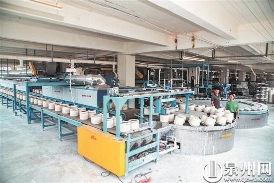 机器换工提高生产效率,促进陶瓷企业发展.