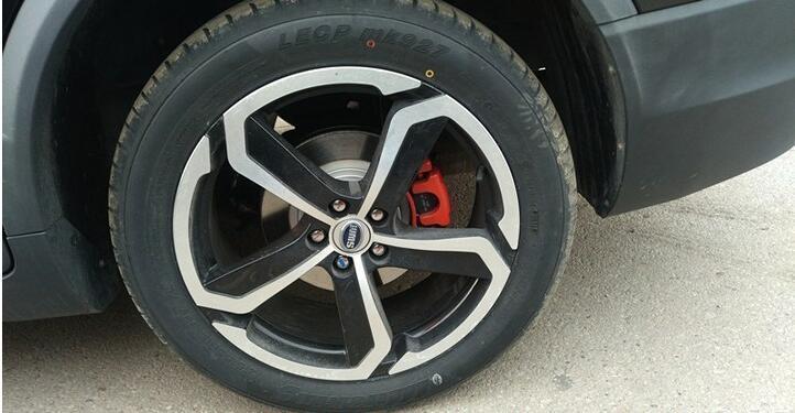五福风火轮轮毂 215/55 r18 的轮胎好像有点小.
