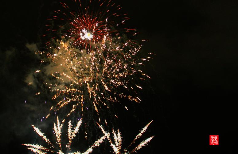 【礼花焰火迎新年摄影图片】纪实摄影_太平洋电脑网