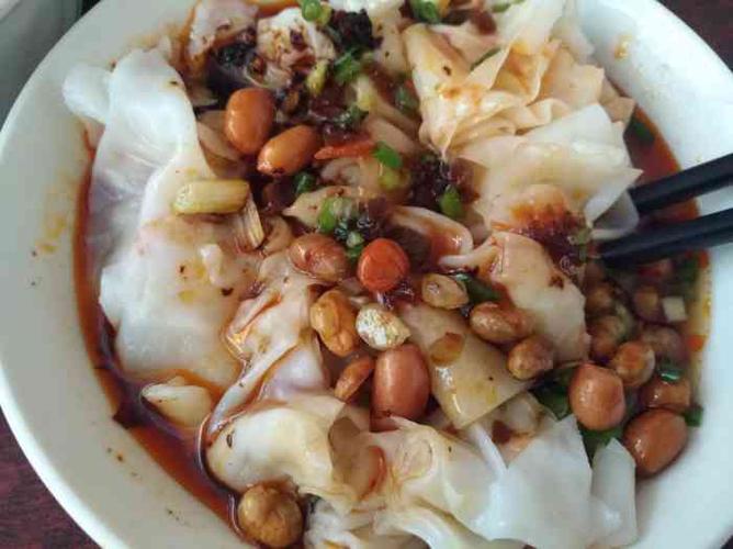 小芳剪粉-"名震安顺的小芳剪粉,每次来镇宁都必须要来.