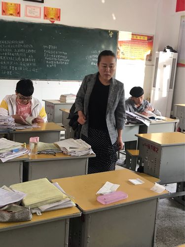 "彭城恩师"推荐:"痴心一片终不悔,只为桃李竞相开"——沛县杨屯中学
