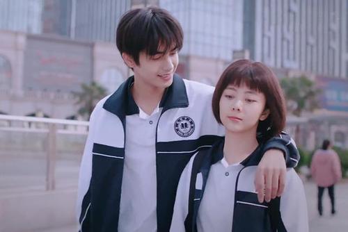 凌霄李尖尖的cp名?"霄李飞刀"看着还行,"霄尖脑袋"快向前冲