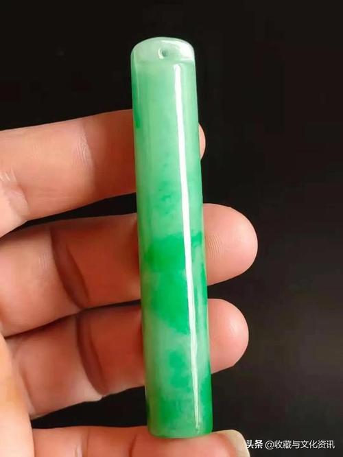 清代翡翠翎管鉴赏