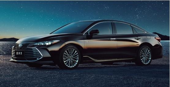 20多万入手一汽丰田亚洲龙, 一体运动化前脸秒杀同级