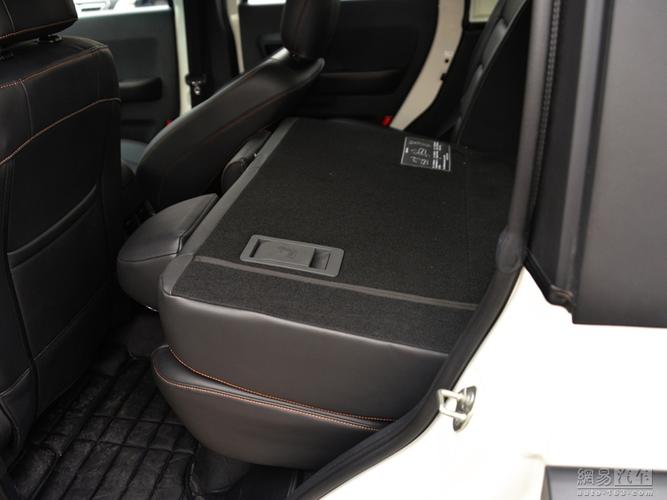 2016款 bj40l 2.0t mt尊贵版 4x4