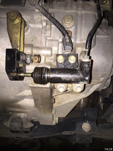 自己动手更换离合分泵,刹车油