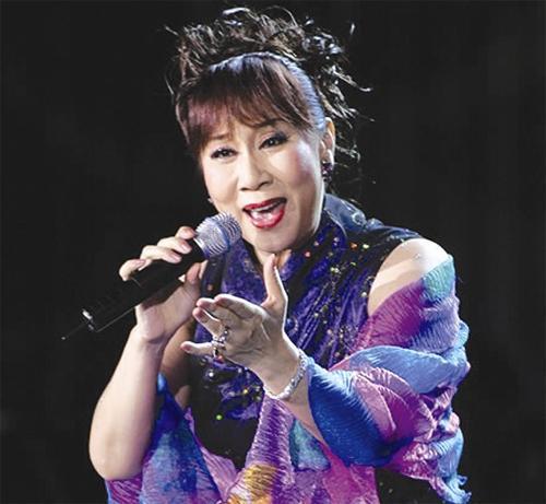 1984年,应央视春晚的邀请,奚秀兰登上央视春晚的舞台,成功演唱了