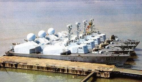 中国海军新型导弹艇演习中雷达出现故障(组图)