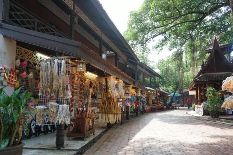 古集城将泰国古代市集的繁华景象展现于到访游客的眼前,这里不仅展现