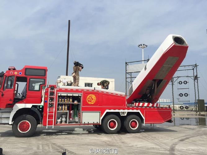 战斗机"变身"超级消防车 可覆盖300平米火场