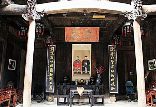 古代家居中堂陈设,讲究的是长幼尊卑有序