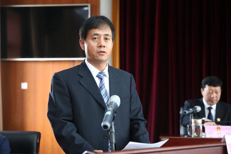 延吉市第十八届人大常委会召开第三十三次会议