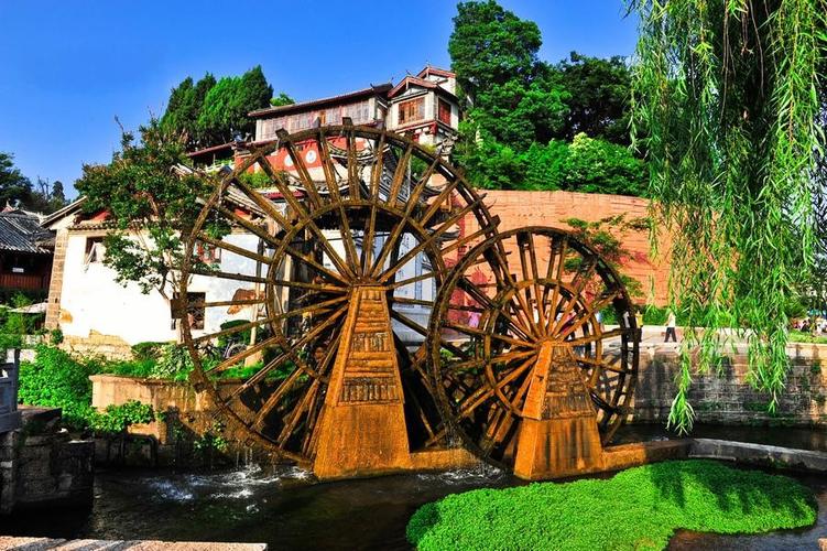  p>大水车是丽江古城的标志性建筑,也是来丽江旅游的游客们一定要去
