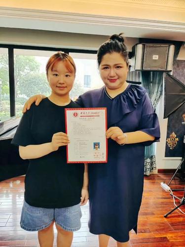 并肩前行 再次奋力拼搏 考取中国音乐学院研究生 继续钻研在声乐领域